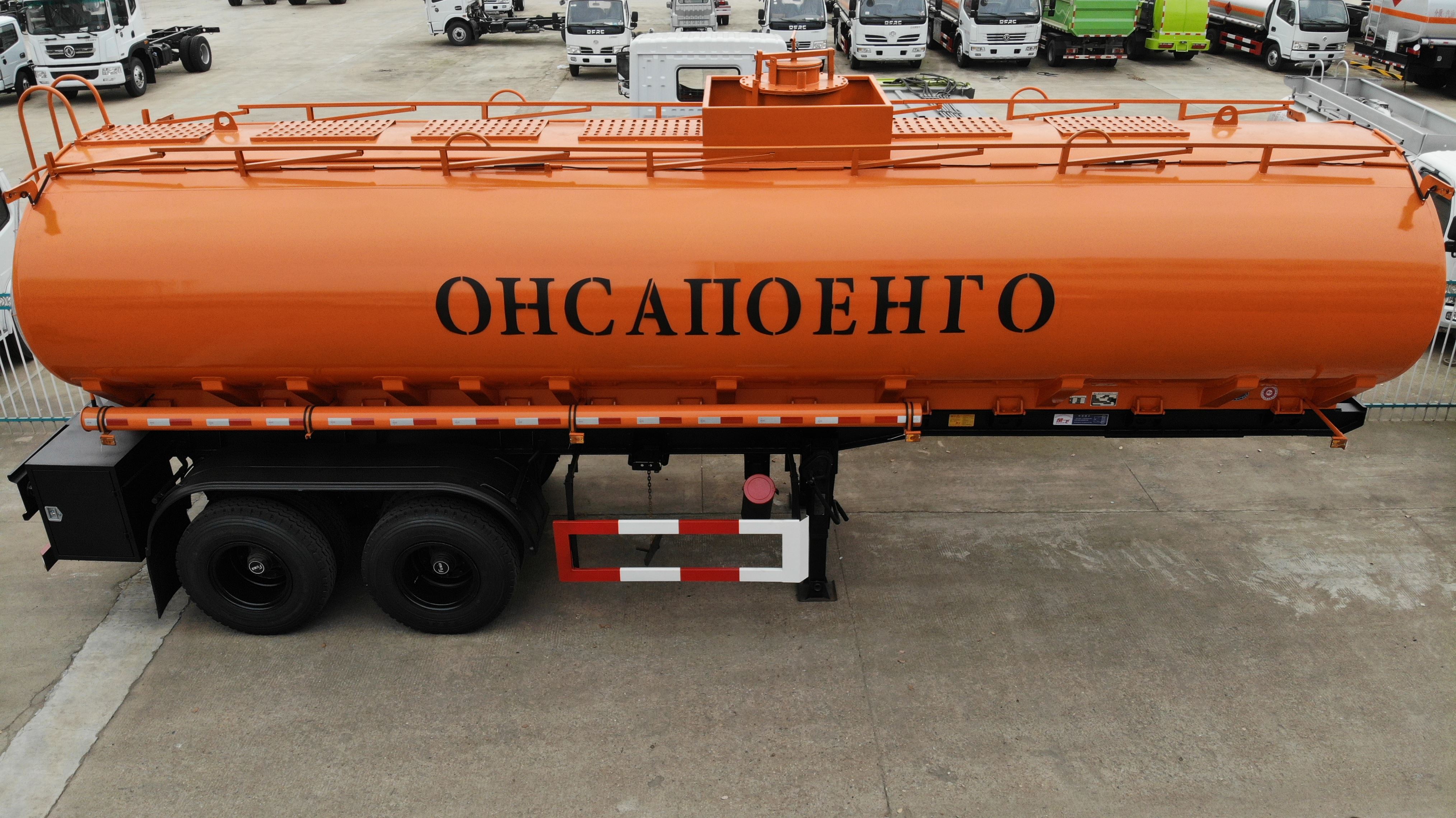 10臺外貿(mào)出口運油半掛車，10臺?；饭捃嚢l(fā)車交付客戶